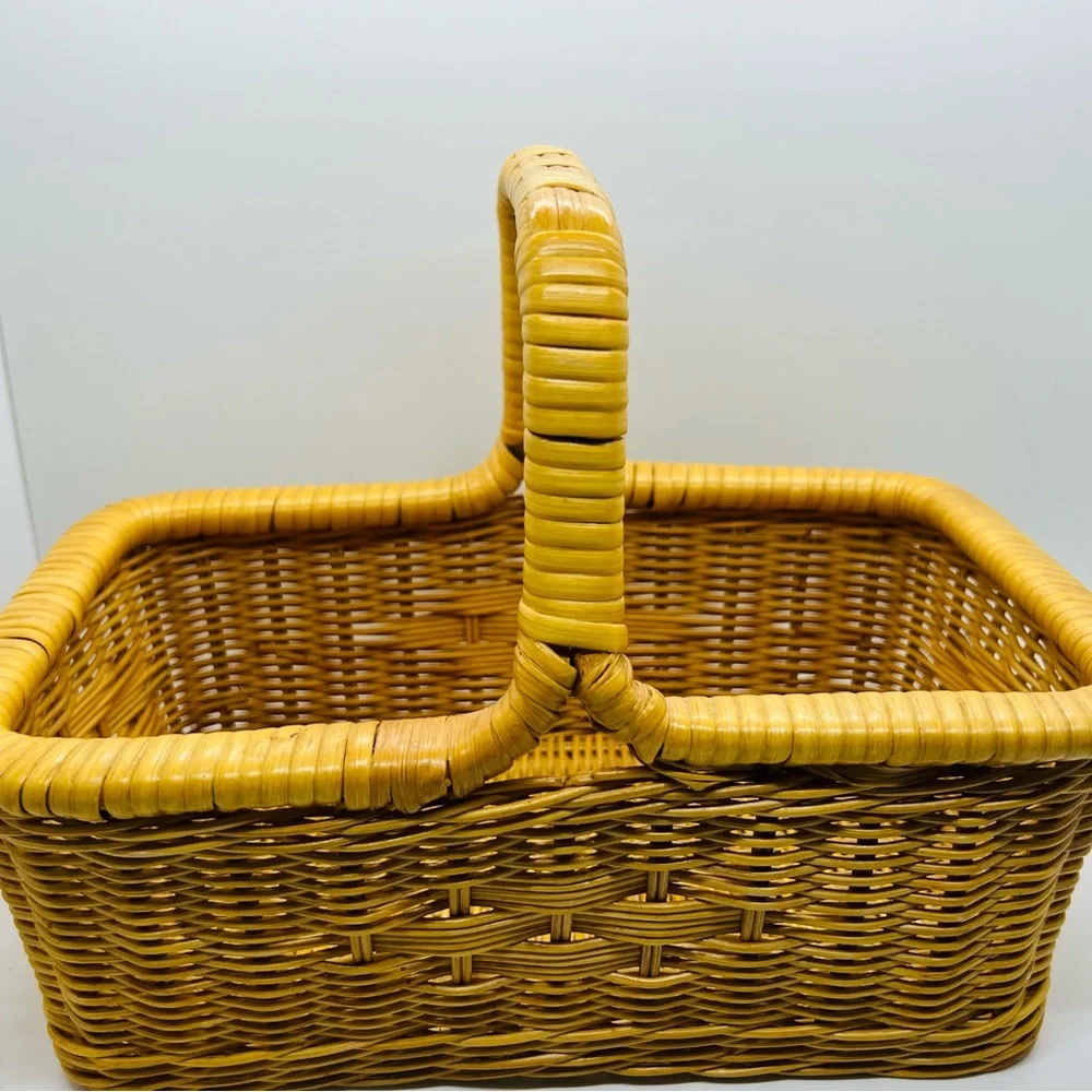 NWT Wicker Basket with Handle 10” L x 7” W “6” H